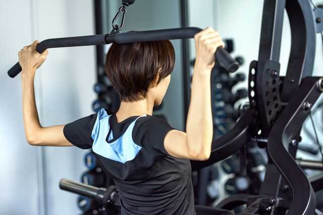 基礎代謝を上げるために筋肉量を増やす女性